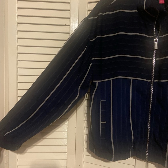 NWOT Vince Camuto Navy Striped Zip up lightweight jacket size large - Picture 5 of 14